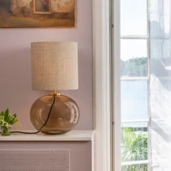 SENJA BORDLAMPE HVIT M. MESSING ARMATUR, HVIT 30*30 SKJERM