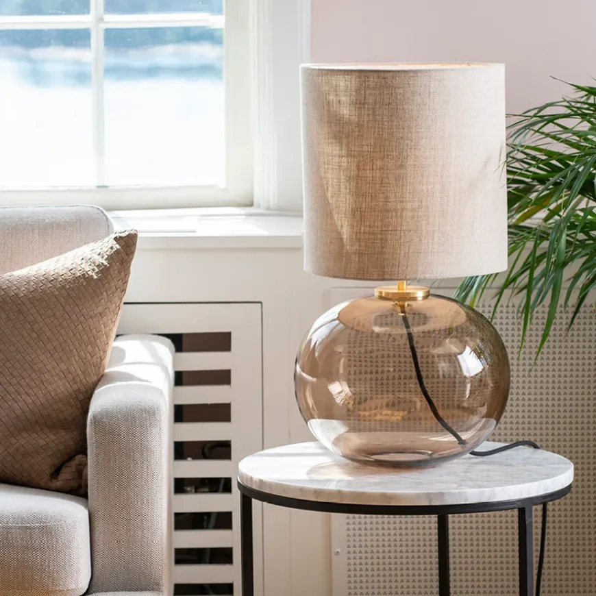 SENJA BORDLAMPE HVIT M. MESSING ARMATUR, BLÅGRØNN 30*30 SKJERM