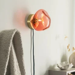 VEGGLAMPE MORGENRØD MED UTVENDIG MESSING OPPHENG